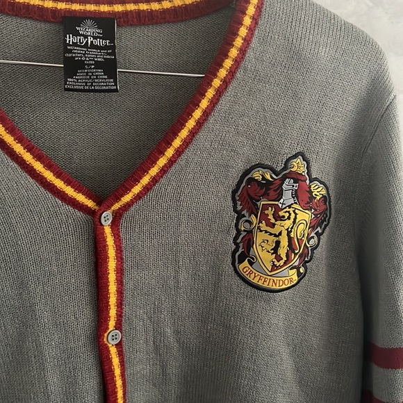 Grey Gryffindor Cardigan Sweater - Harry Potter, Size S - Picture 4 of 8
